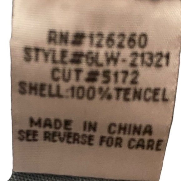 Gorgeous NWOT off/on shoulder light summer top - Picture 4 of 4